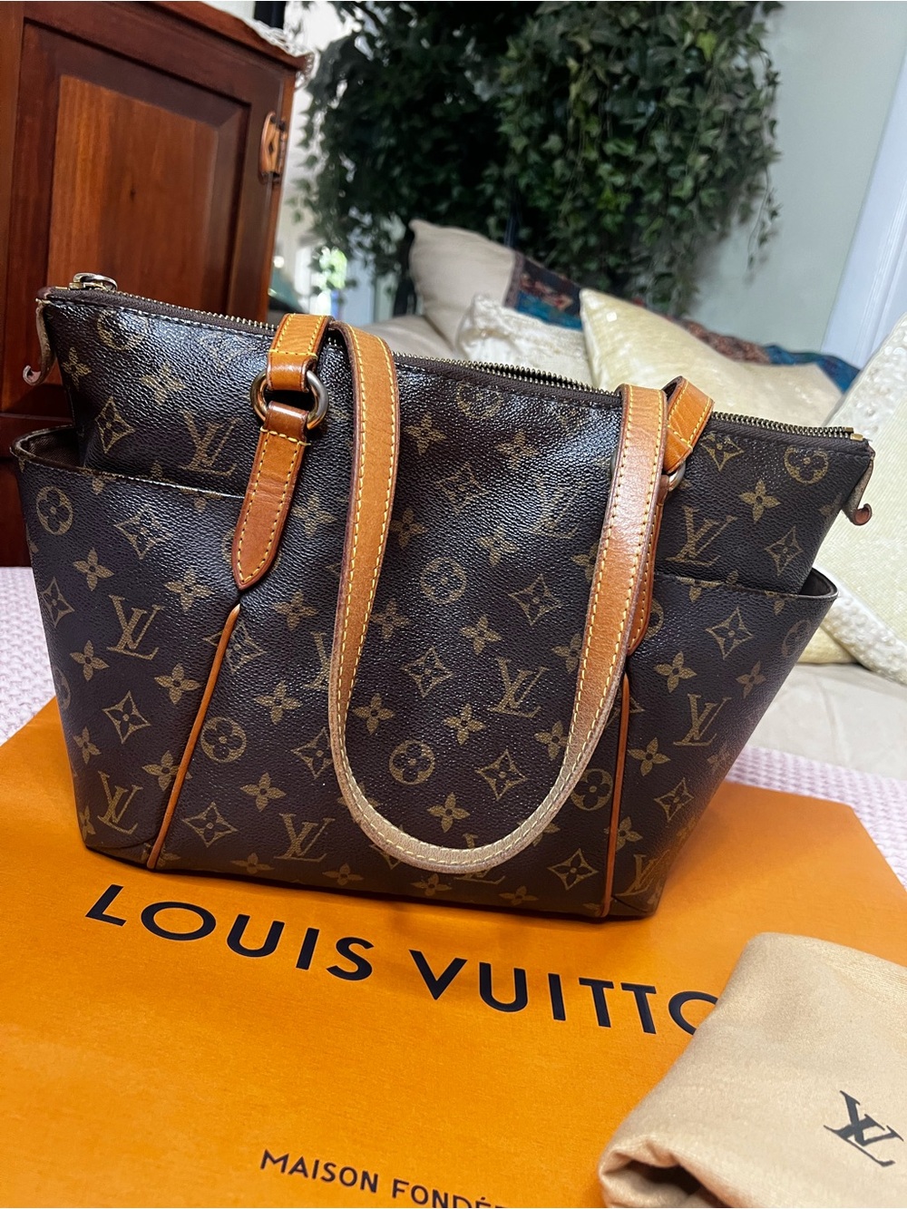 Louis Vuitton Totally PM Monogram Tote Shoulder Bag | Dust Bag Included - Picture 4 of 17